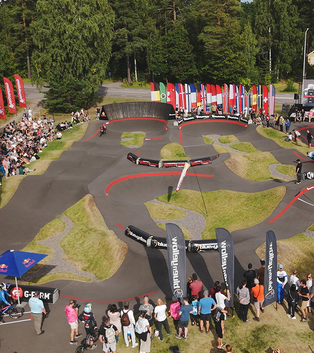 En internationell tävling som pågår på Marmas pumptrack.